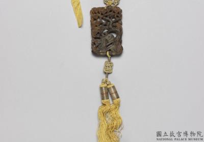 图片[2]-Carved agarwood scent pendant with pine and spirit fungus, Qing dynasty (1644-1911)-China Archive